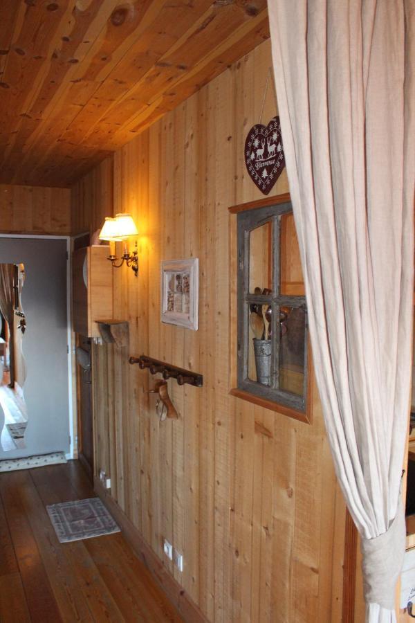Praloup 1600 Beau Studio Avec Tres Belle Vue 普华露 外观 照片